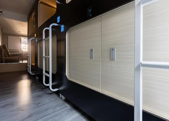 Mue Cubes - Capsule Hotel